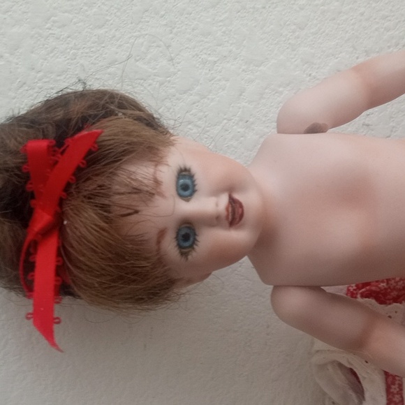 1985 Vintage Reproduction  Miniature Porcelain Doll - Picture 4 of 12